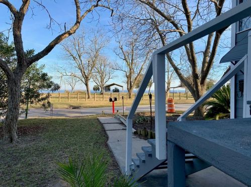 1015 Bay Shore Dr, Morgans Point, TX 77571