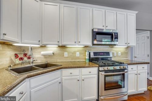 7328 Hampton Manor Pl, Springfield VA  22150-4921 exterior