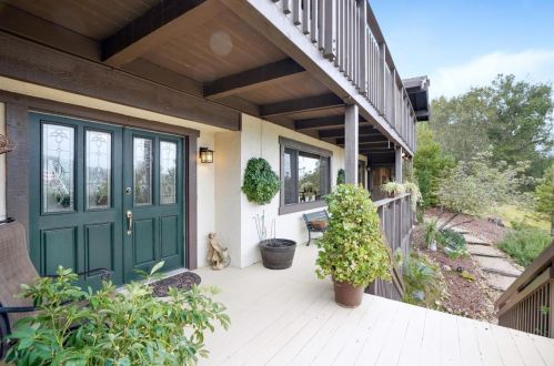 17161 Copper Hill Dr, Morgan Hill, CA 95037-6521