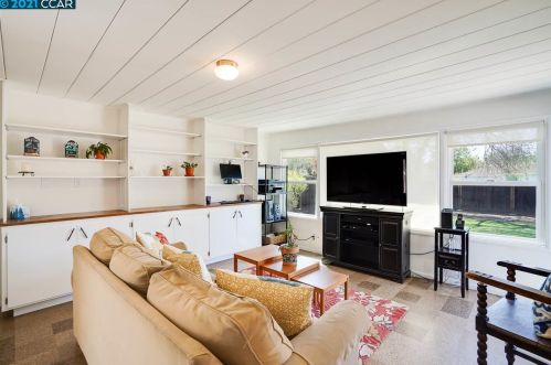 1399 Grv Way, Concord CA  94518-1208 exterior