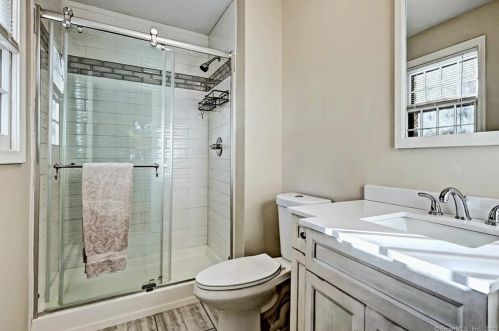 8 Captains Watch, Huntington CT  06484-5914 exterior