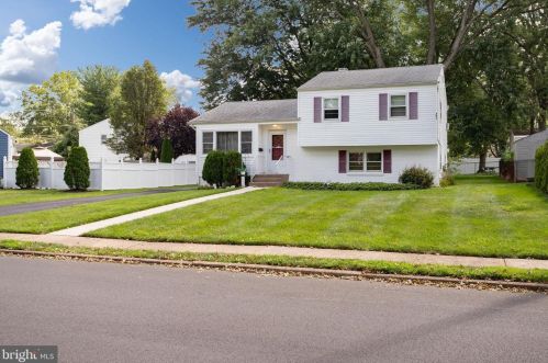 3 Peck Ave, Trenton, NJ 08618-1816