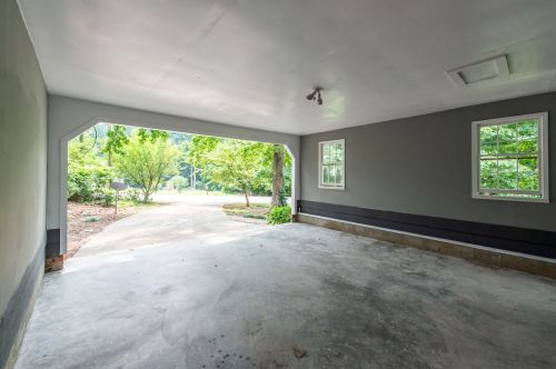 65 Honeysuckle Ln, Carrollton, GA 30116-7039