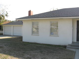 945 Floradora Ave, Fresno, CA 93728-2108