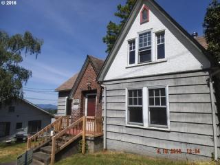 1426 Douglas Ave, Roseburg OR  97470-3767 exterior