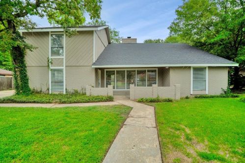 113 Hickory St, Huntsville, TX 77320-3027