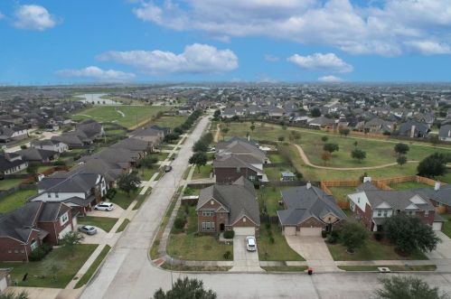 17703 Strolling Stream Ln, Richmond, TX 77407-5097