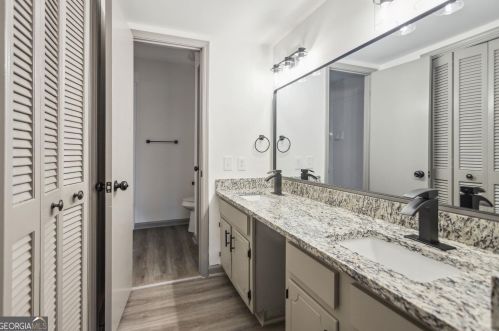 74 Montre Sq, Atlanta GA  30327-4044 exterior