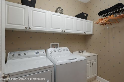 9 Majestic Dr, Tinton Falls NJ 07724-4760 exterior