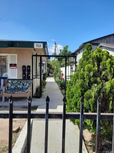 310 Wakefield Ave, Anaheim CA  92802-4222 exterior