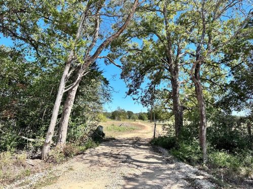 879 Antioch Rd, Hills, TX 78659-4293