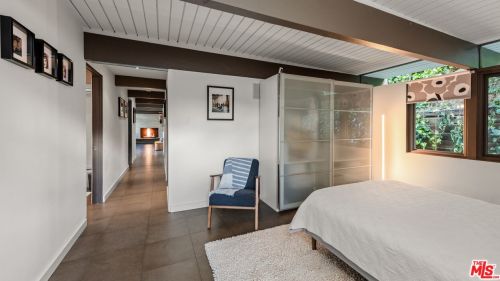 2430 Bywood Dr, Glendale CA  91206-4703 exterior