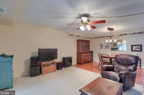 11 Valleybrook Dr, Lancaster PA  17601-4612 exterior