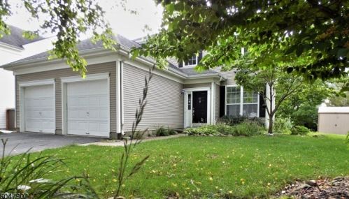 55 Saxton Dr, Hackettstown NJ  07840-1742 exterior
