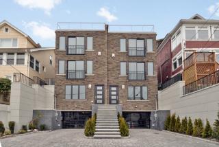 20 Beverly Pl, Edgewater, NJ 07020-1304