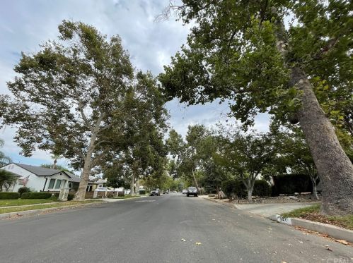 520 Reese Pl, Burbank, CA 91506-1959