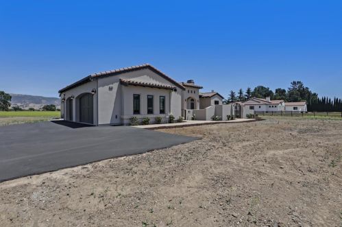 12650 Harding Ave, San Martin, CA 95046-9425