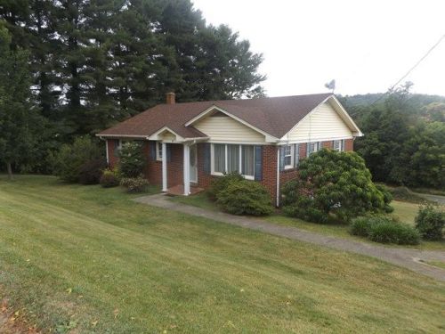 5 Harvest Rd, Hillsville, VA 24343-4545