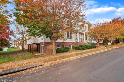 8844 Song Sparrow Dr, Gainesville VA  20155-5841 exterior