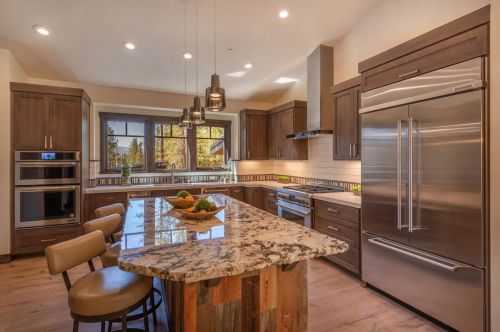 11490 Bottcher Loop, Truckee CA  96161-2793 exterior