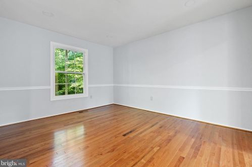 5835 Oakland Park Dr, Springfield VA  22015-2438 exterior