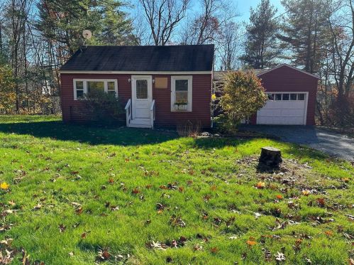 866 Bridge St, Pelham, NH 03076-4900
