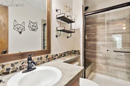 1070 Kings Crown Rd, Woodland Park CO 80863-7732 exterior