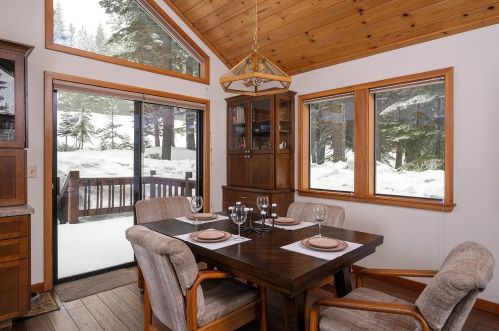 14165 Copenhagen Dr, Truckee CA  96161-6634 exterior
