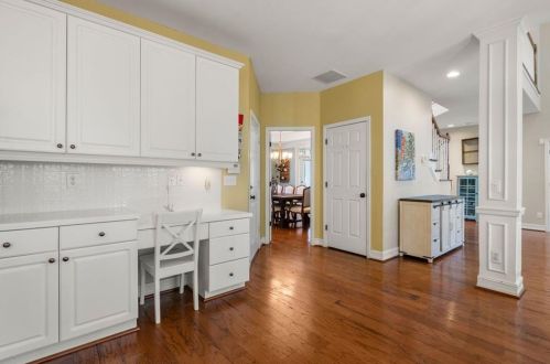 1075 Queensgate Dr, Smyrna GA  30082-6400 exterior