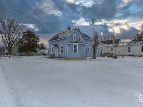 404 Charles St, Sycamore IL  60178-2144 exterior