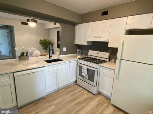 229 Derry Hill Ct, Mount Laurel, NJ 08054-3709