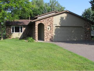 6770 Sherwood Cir, Saint Paul, MN 55125-2420