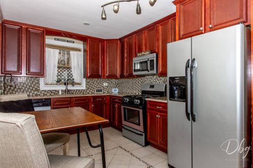 4051 58th St, Chicago, IL 60629-4432