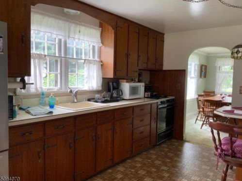 170 Quaker Church Rd, Dover NJ  07869-1437 exterior