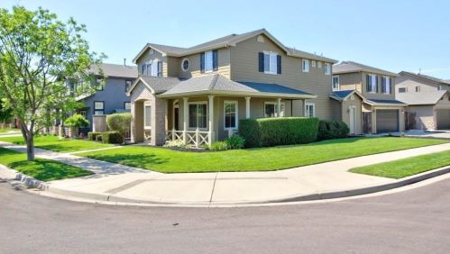 2301 Trail Way, Turlock, CA 95382-8625