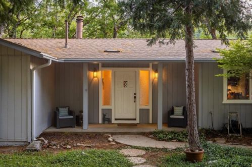 1760 Rustic Ln, Meadow Vista, CA 95722-9437