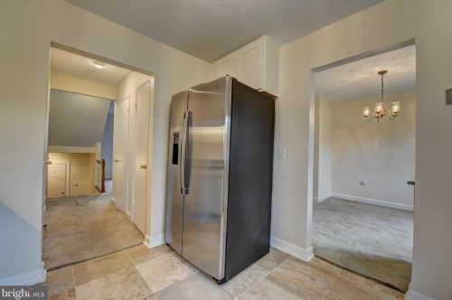 7021 Leewood Forest Dr, Springfield VA  22151-3923 exterior