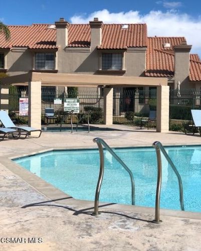 334 Country Club Dr, Simi Valley CA 93065-7646 exterior