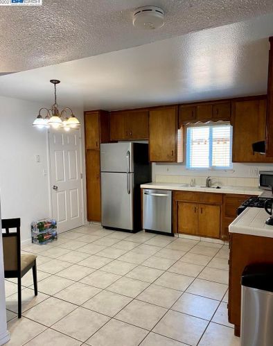 432 Hubert Dr, Modesto, CA 95354-3319