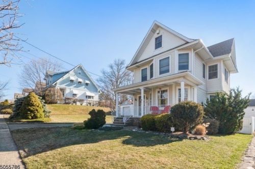8 Hampton Pl, Nutley, NJ 07110-2814