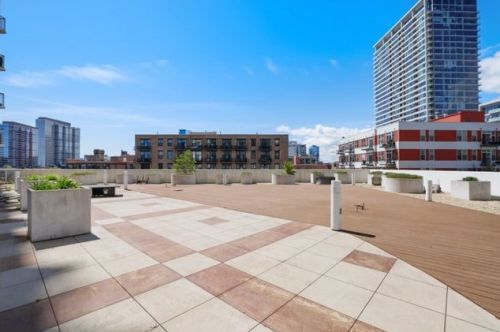 1600 Indiana Ave, Chicago IL  60616-1327 exterior