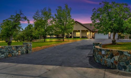 5625 Pettinger Rd, Valley Springs, CA 95252-8979