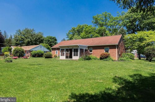 54 Sunrise Ave, Lancaster PA  17601-3942 exterior