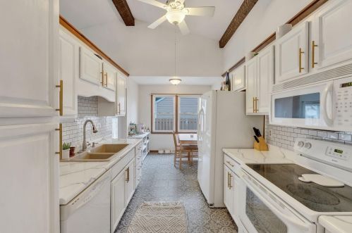 1057 Wells St, Valpo, IN 46385-6198