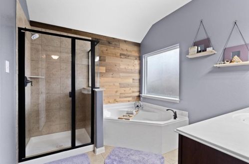 1649 Treeta Trl, Uhland TX 78640 exterior