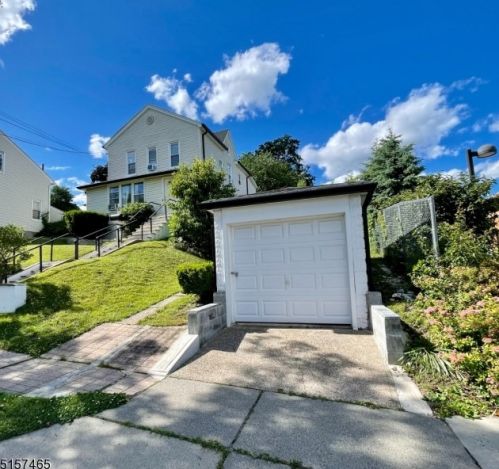 21 King St, Paterson, NJ 07508-1327