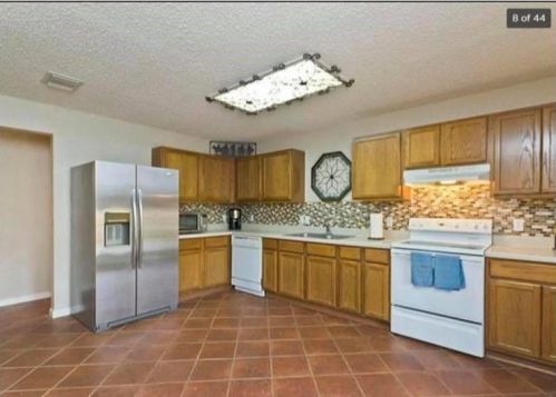 600 Fairfield Dr, Uhland TX  78640-4602 exterior