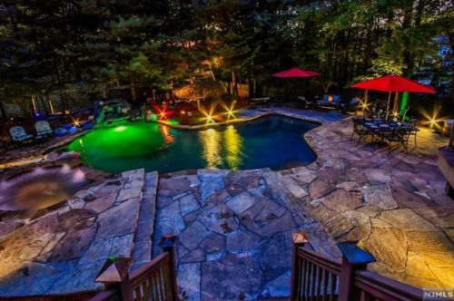 725 Wyckoff Ave, Mahwah, NJ 07430-3032