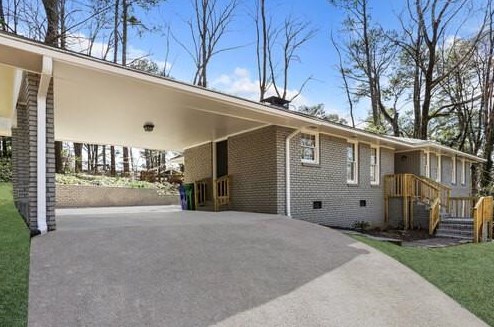 2413 Melinda Dr, Atlanta GA  30345-1916 exterior