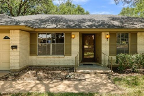 4609 Arapahoe Trl, Austin TX  78745-1509 exterior